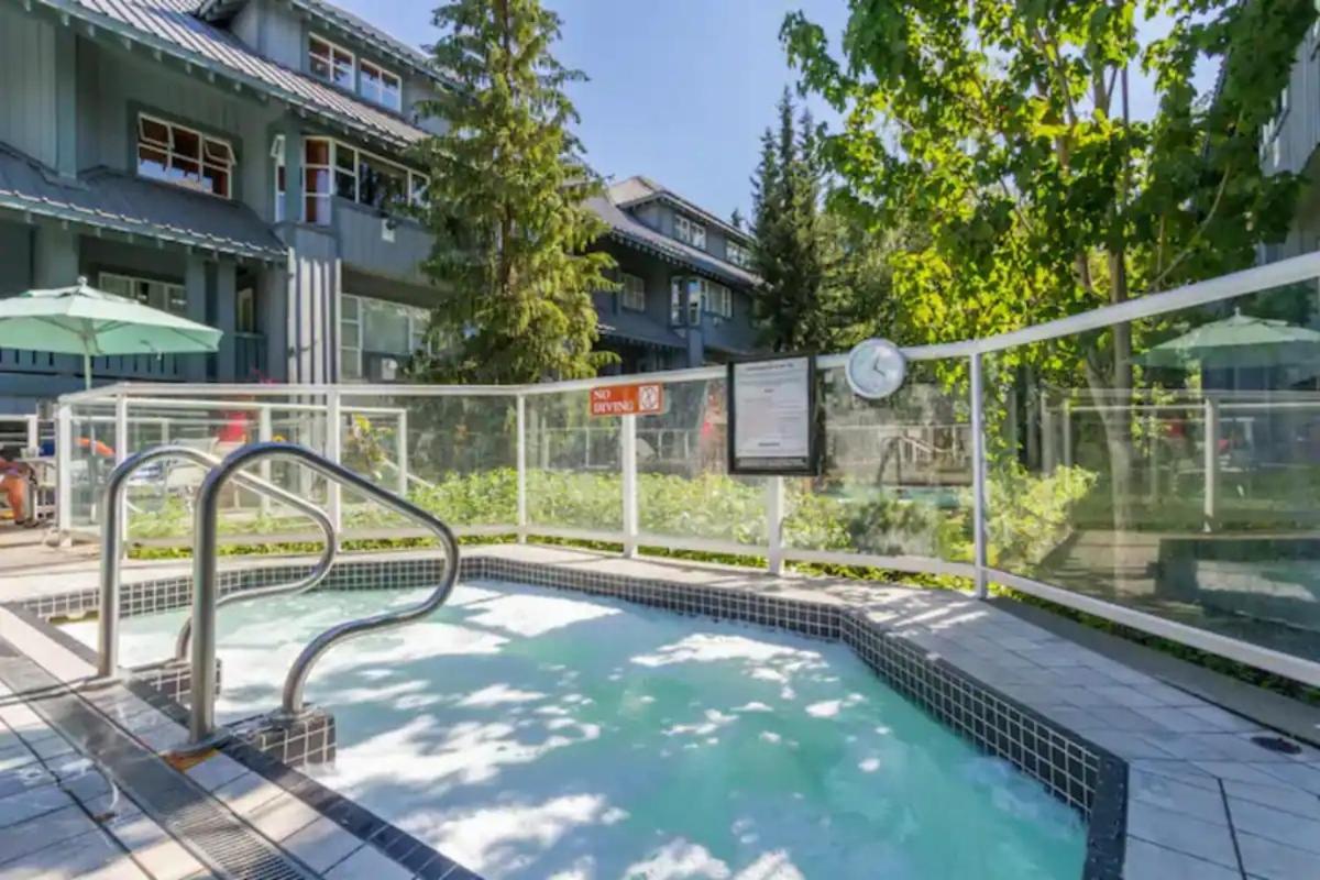 Stunning 2Br W Pool, Hot Tub Walk To Everything! 휘슬러 외부 사진